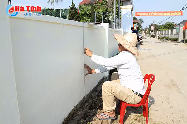 doc dao con duong bich hoa o khu dan cu mau cua ha tinh
