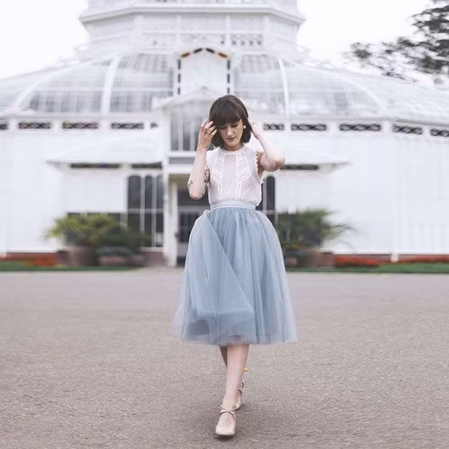 Tỏa sáng với 10 kiểu chân váy midi