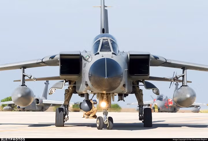 panavia tornado chien dau co bieu tuong cua khong quan chau au bi bo roi