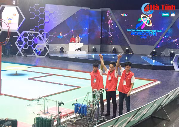 cao dang cong nghe ha tinh ra quan chien thang tai vong loai robocon