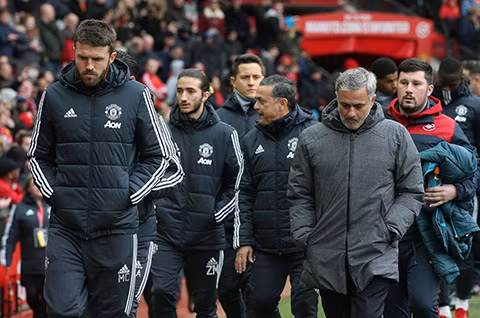 mourinho bat ngo don con trai len bang ghe huan luyen m u