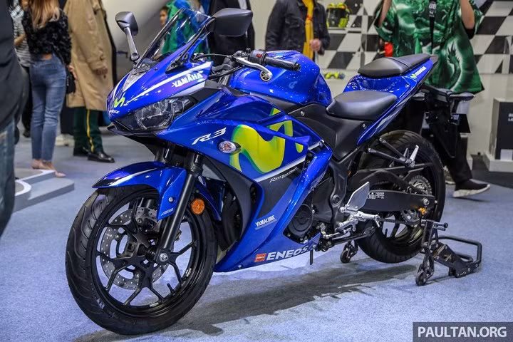 tron bo anh 2 xe the thao yamaha yzf r3 va r15 vua ra mat tai bangkok