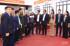 Chủ tịch Hội Người cao tuổi Việt Nam và các ứng cử viên tiếp xúc cử tri