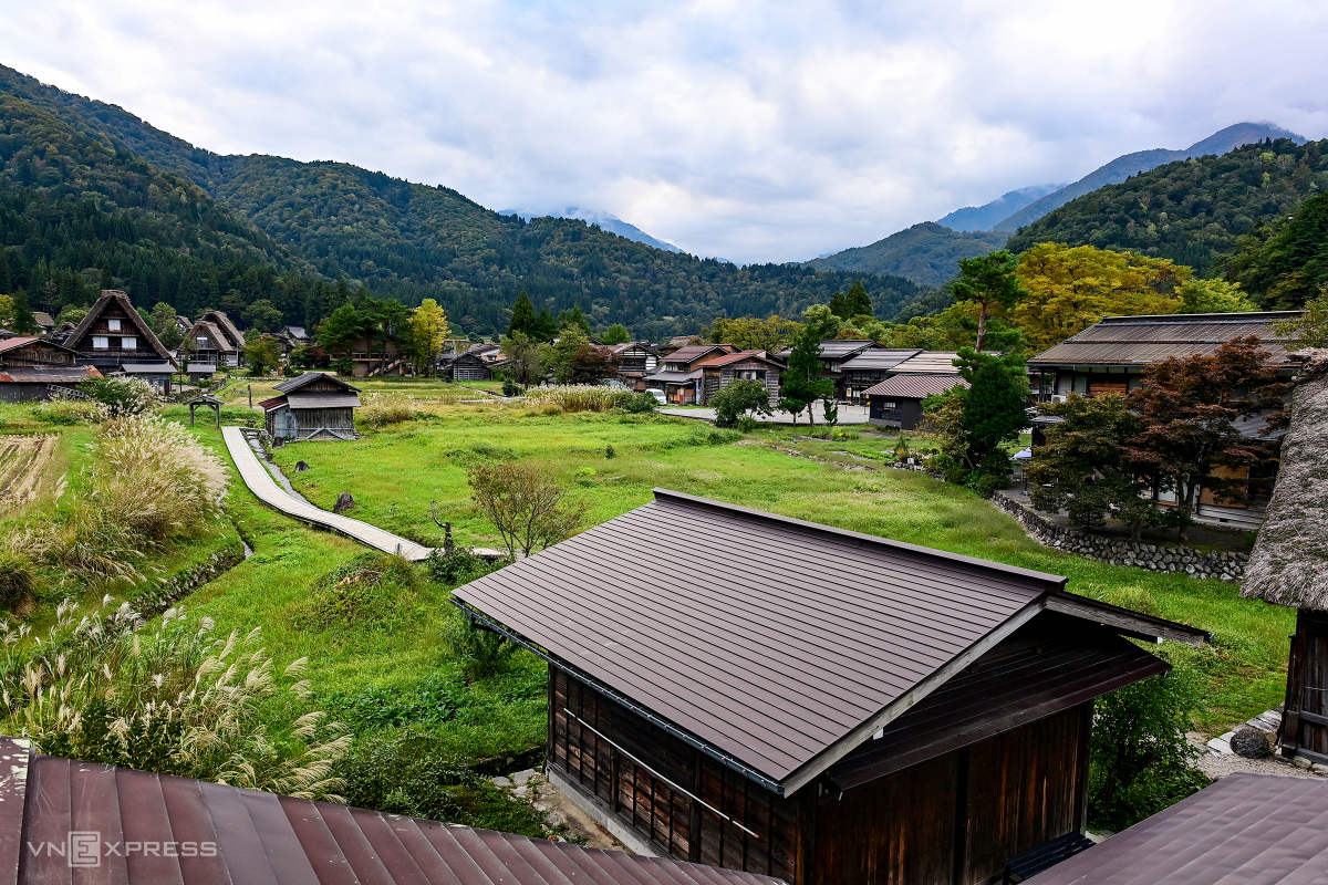 Làng cổ Shirakawa-go ngày chớm thu