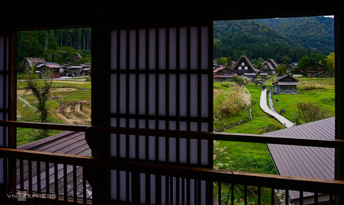 Làng cổ Shirakawa-go ngày chớm thu