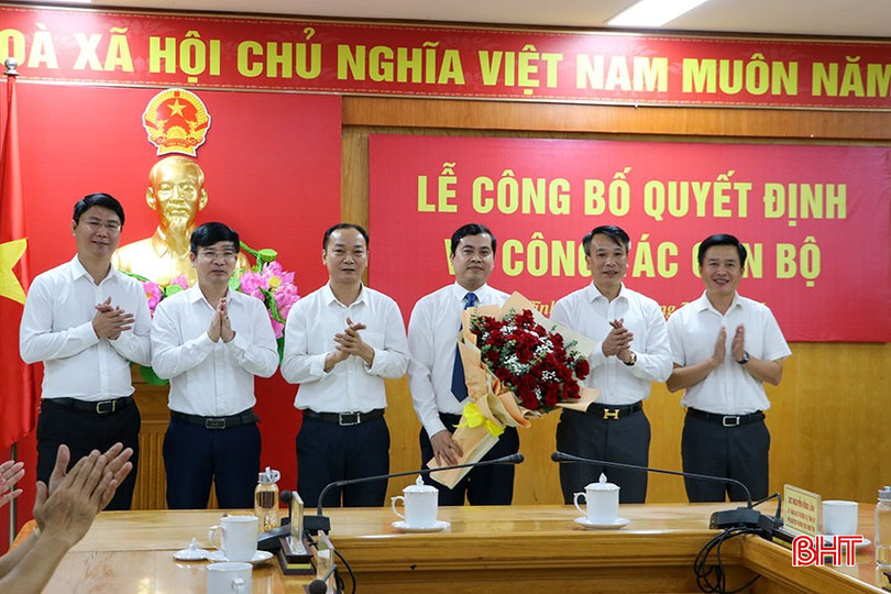 bqbht_br_lanh-dao-van-phong-tang-hoa.jpg