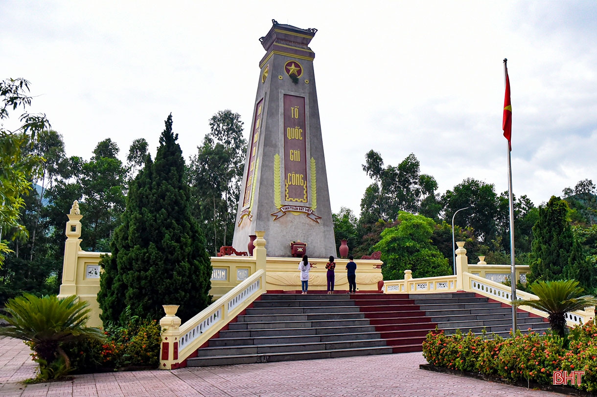 2 thế hệ trong một gia đình “canh giấc ngủ” cho các liệt sỹ ở Hà Tĩnh