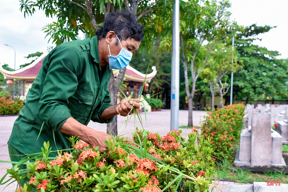 2 thế hệ trong một gia đình “canh giấc ngủ” cho các liệt sỹ ở Hà Tĩnh