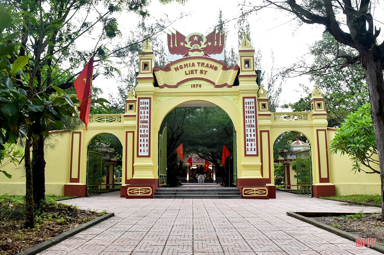 2 thế hệ trong một gia đình “canh giấc ngủ” cho các liệt sỹ ở Hà Tĩnh