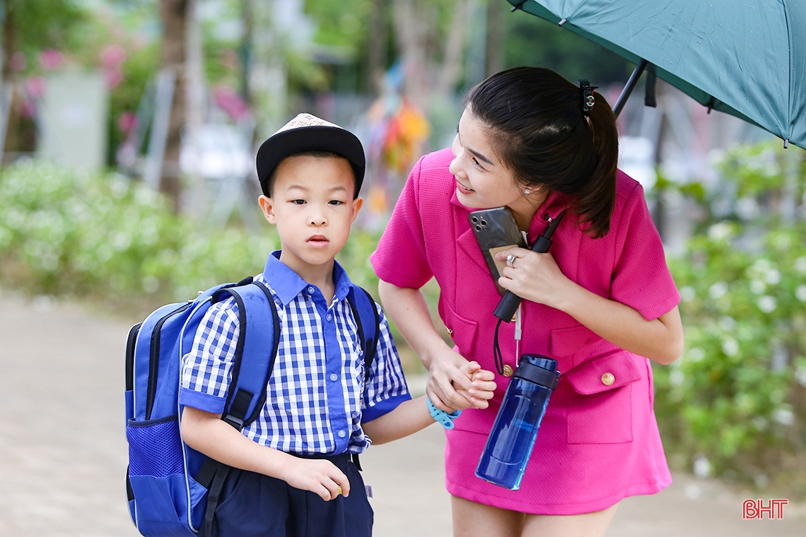 Học sinh Albert Einstein hớn hở ngày trở lại trường