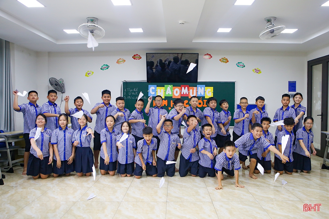Học sinh Albert Einstein hớn hở ngày trở lại trường