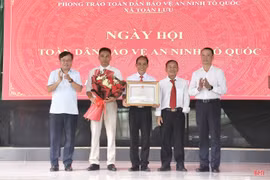 Đồng chí Phan Thiên Định dự Ngày hội toàn dân bảo vệ an ninh Tổ quốc tại thôn Thạch Vĩnh