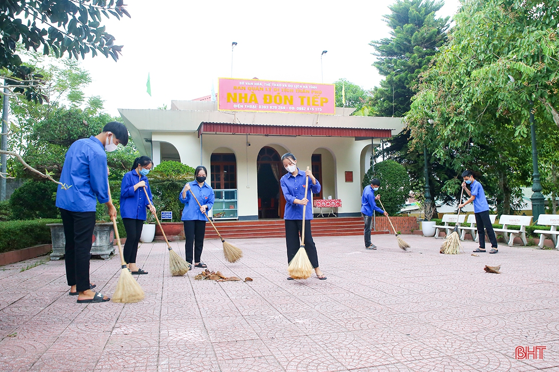 Thăm Khu di tích Tổng Bí thư đầu tiên của Đảng
