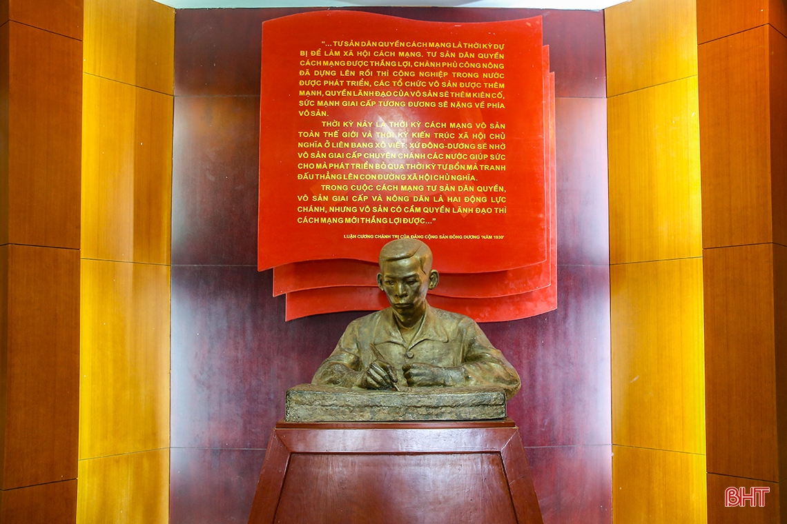 Thăm Khu di tích Tổng Bí thư đầu tiên của Đảng