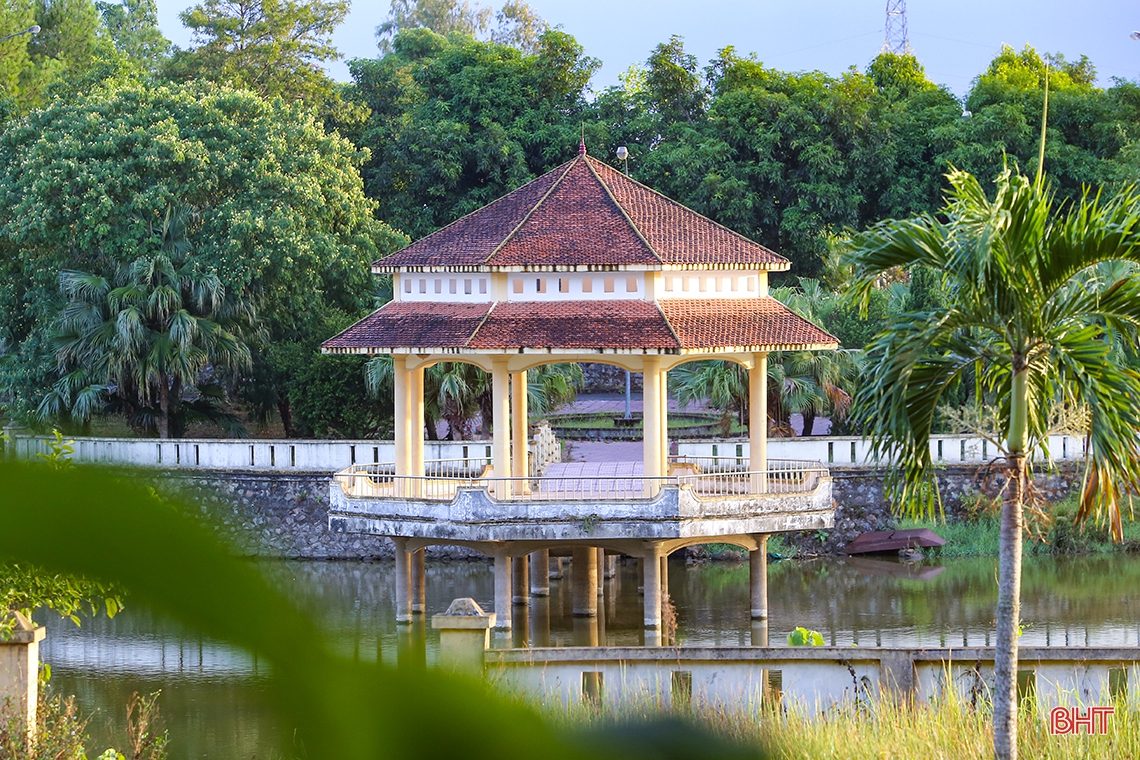 Thăm Khu di tích Tổng Bí thư đầu tiên của Đảng