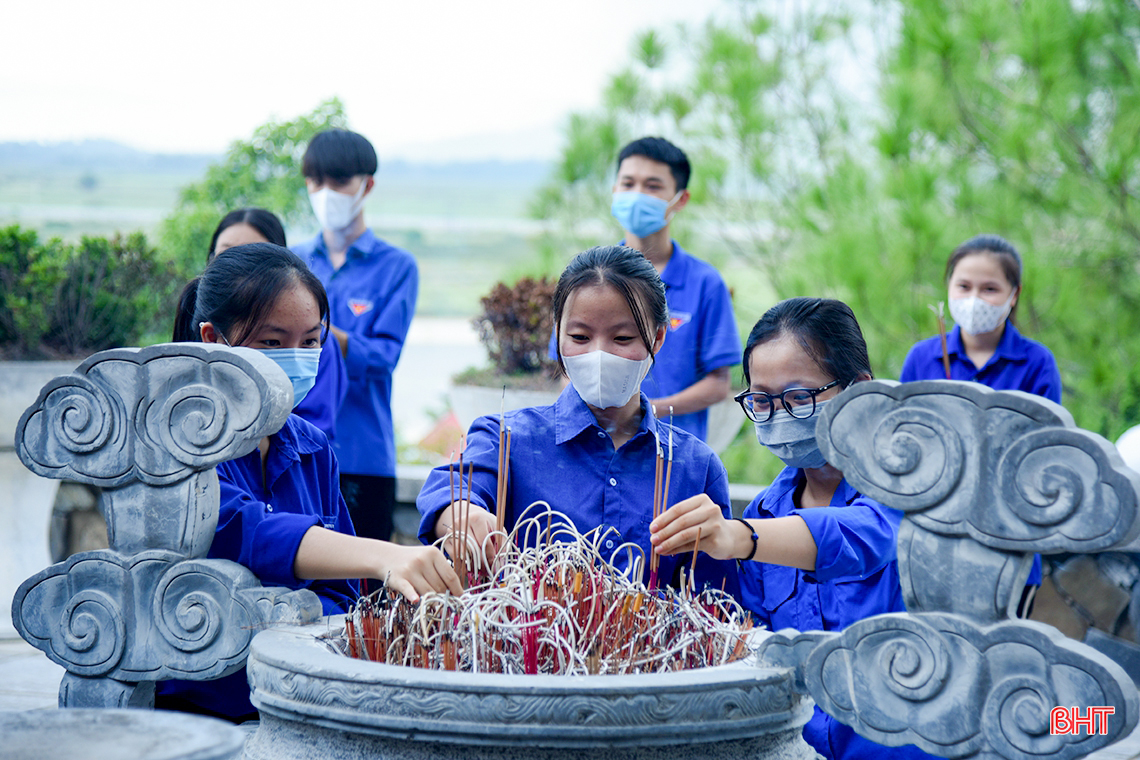 Thăm Khu di tích Tổng Bí thư đầu tiên của Đảng