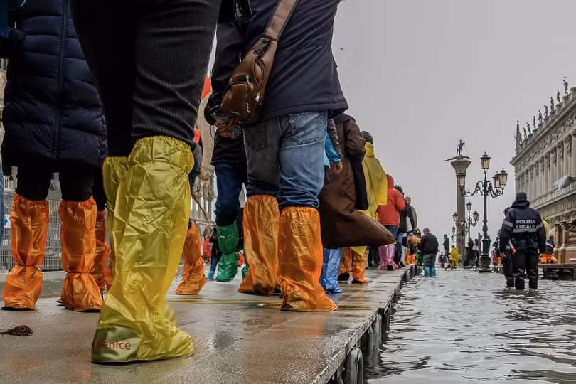 Thủy triều dâng cao, 3/4 diện tích thành phố Venice chìm trong biển nước