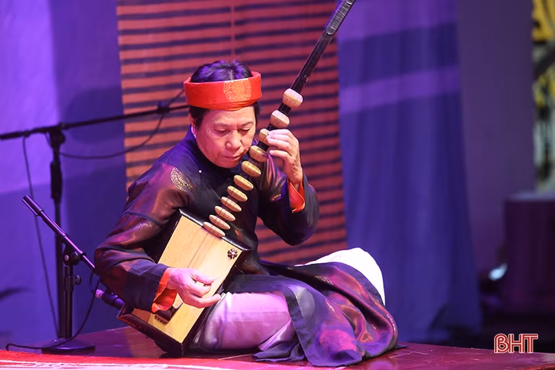 Tiếng ca thanh thoát, giọt đàn lắng sâu