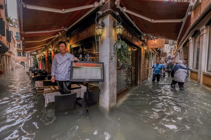 Thủy triều dâng cao, 3/4 diện tích thành phố Venice chìm trong biển nước