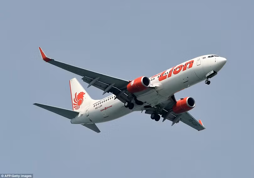 Nhiều vật thể lạ, nghi mảnh vỡ máy bay Indonesia chở 188 người rơi