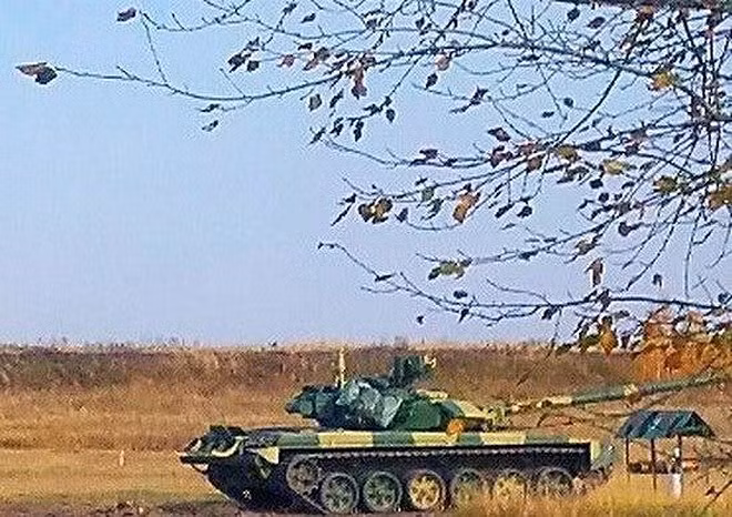 Vì sao xe tăng T-90S Việt Nam có “Đôi mắt đỏ”, còn Iraq, Ấn Độ lại không?