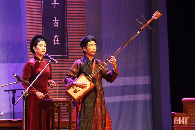 Tiếng ca thanh thoát, giọt đàn lắng sâu