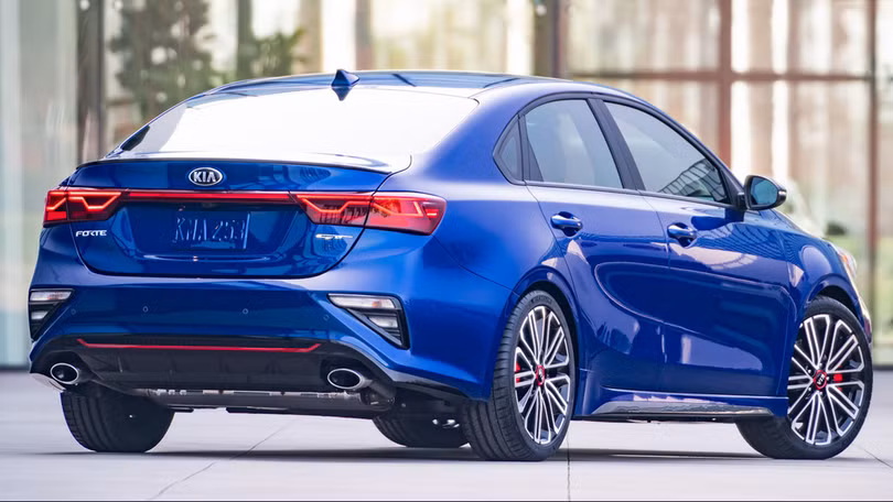 Kia Cerato GT ra mắt, trẻ trung và mạnh mẽ hơn