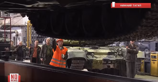 Vì sao xe tăng T-90S Việt Nam có “Đôi mắt đỏ”, còn Iraq, Ấn Độ lại không?