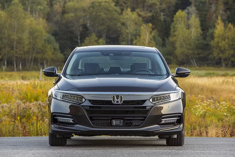 Honda Accord 2019 giá từ 553 triệu đồng “đấu” Toyota Camry
