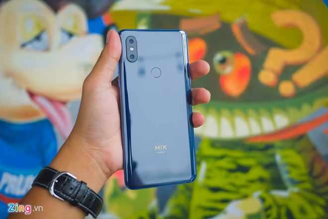 Smartphone RAM 10 GB đầu tiên ra mắt tại Việt Nam