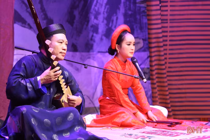 Tiếng ca thanh thoát, giọt đàn lắng sâu
