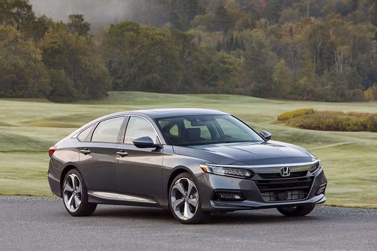 Honda Accord 2019 giá từ 553 triệu đồng “đấu” Toyota Camry