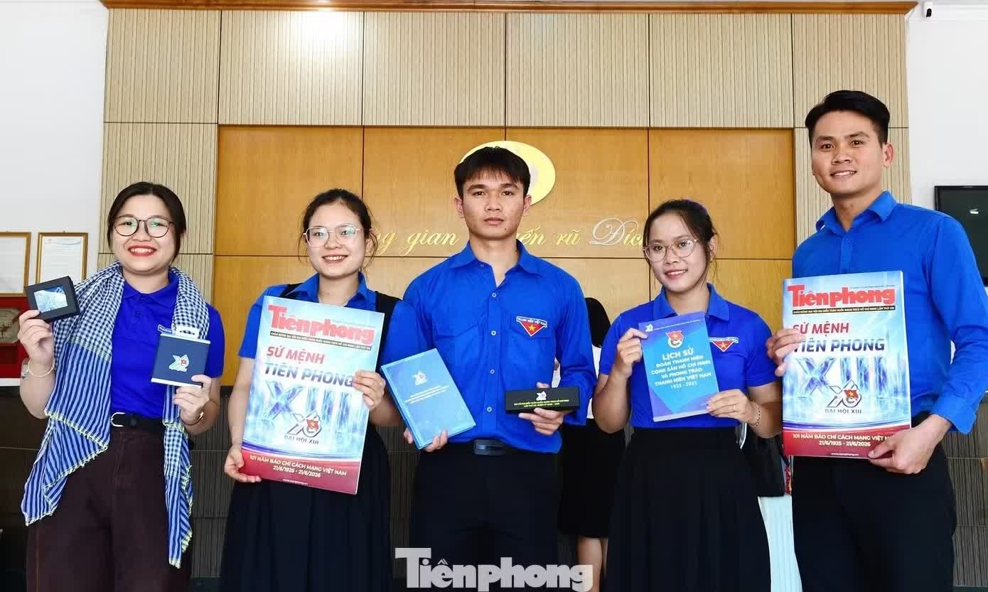 Các đại biểu tham dự Đại hội được tặng món quà ý nghĩa ngay sau khi có mặt tại Thủ đô. Ảnh: X.T