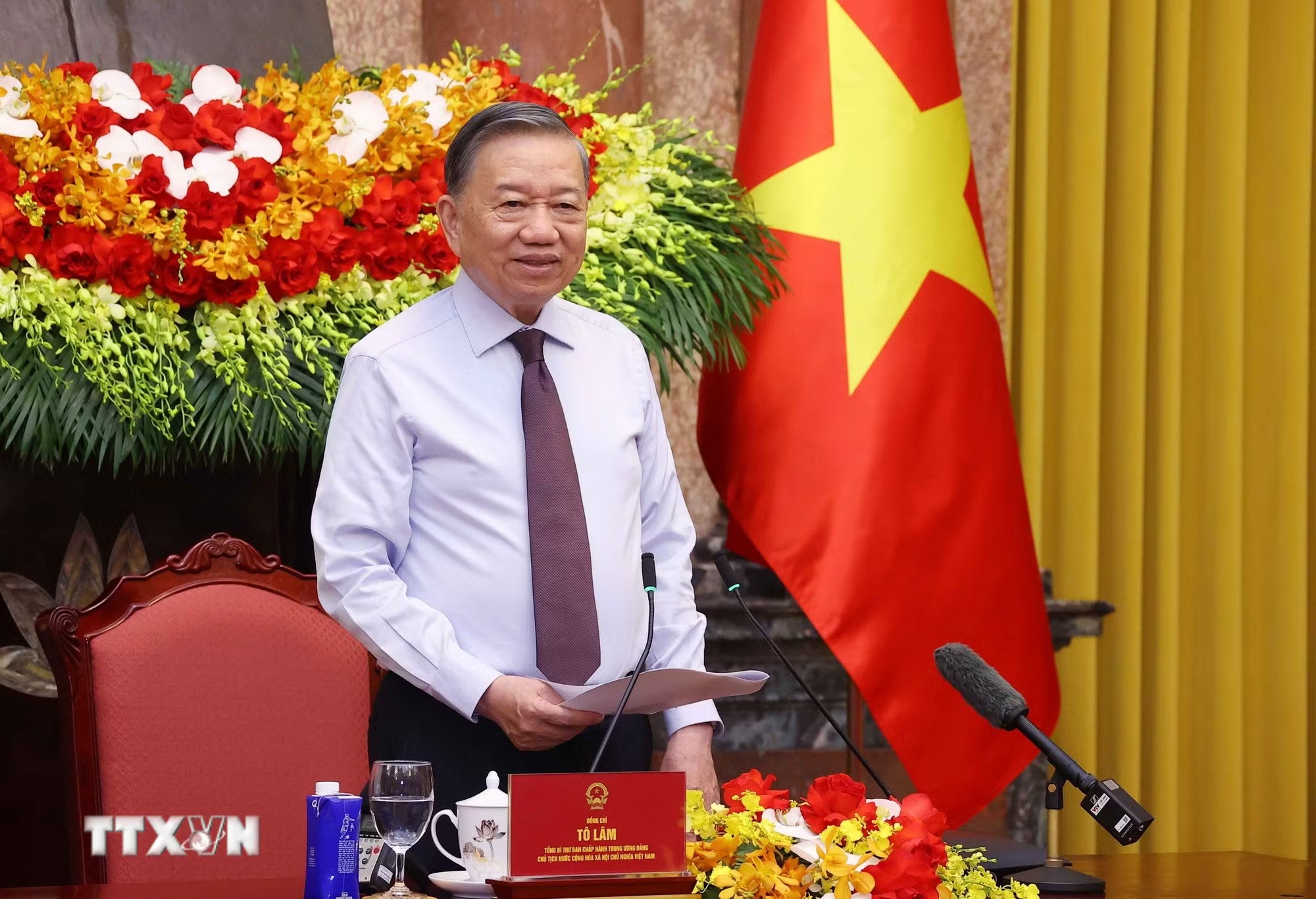 ttxvn-tong-bi-thu-chu-tich-nuoc-gap-mat-101-nha-bao-tieu-bieu-5jpg.png