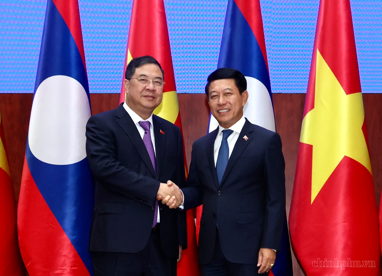 Phó Thủ tướng Thường trực Phạm Gia Túc và Phó Thủ tướng Thường trực Lào Saleumxay Kommasith. Ảnh: chinhphu.vn/Phương Nguyên