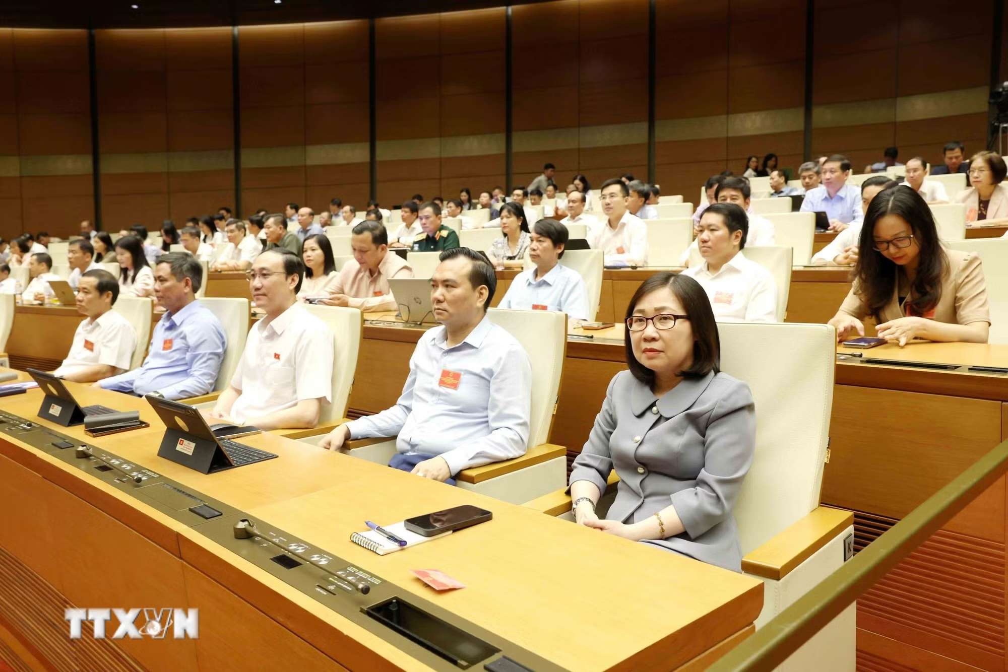 ttxvn-hoi-nghi-toan-quoc-nghien-cuu-hoc-tap-quan-triet-va-trien-khai-thuc-hien-nghi-quyet-cua-bo-chinh-tri-ve-phat-trien-kinh-te-co-von-dau-tu-nuoc-ngoai-30-5jpg.png