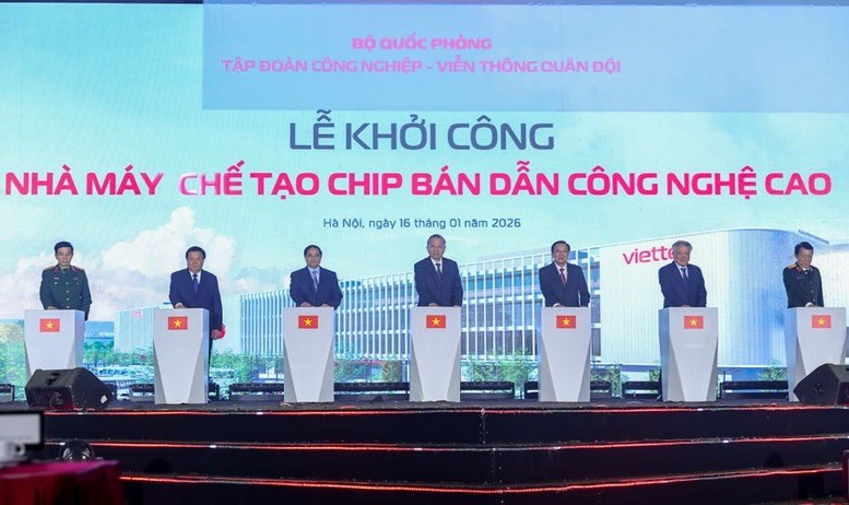 Tổng Bí thư Tô Lâm, Thủ tướng Chính phủ Phạm Minh Chính cùng các đại biểu thực hiện nghi thức khởi công - Ảnh: VGP/Nhật Bắc