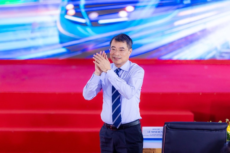 Thủ tướng Chính phủ Lê Minh Hưng dự lễ khởi công đồng thời 5 tuyến đường sắt đô thị và 3 dự án nhà ở cho thuê trên địa bàn Hà Nội - Ảnh: VGP/Nhật Bắc