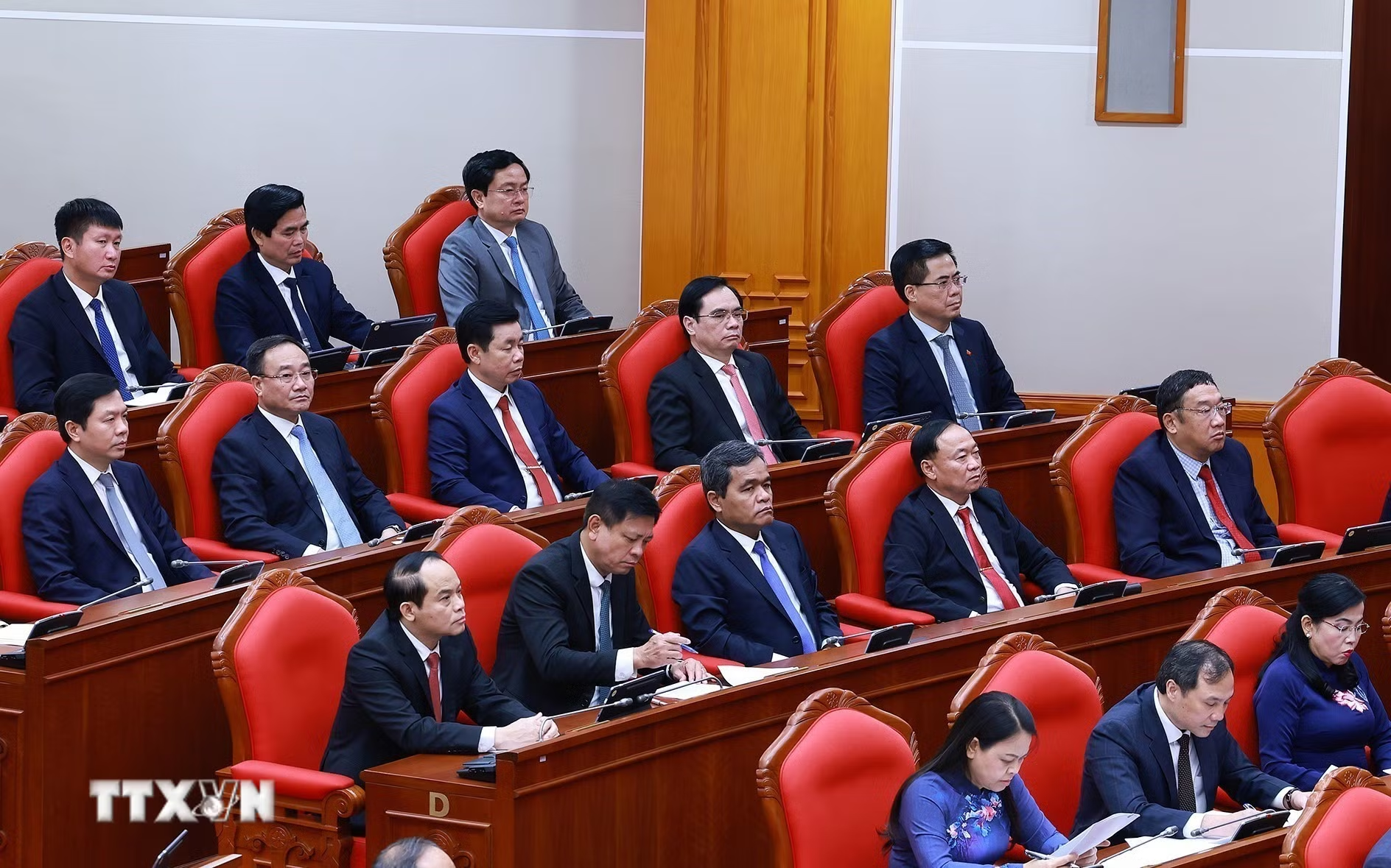 ttxvn-2407-be-mac-hoi-nghi-lan-3-ban-chap-hanh-trung-uong-dang-6jpg.png