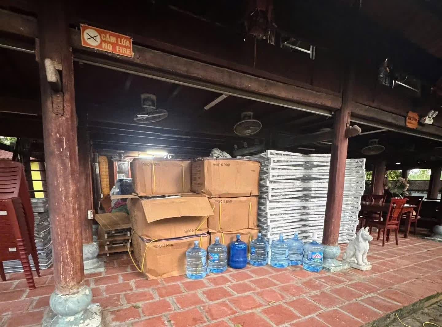 Tại nhiều địa điểm thuê, các đối tượng đã chuẩn bị cơ sở vật chất để xây dựng một trung tâm hoạt động lừa đảo trực tuyến.