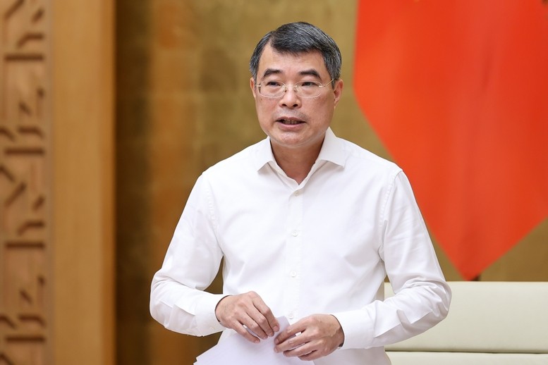Thủ tướng lưu ý Bộ Giáo dục và Đào tạo rà soát kỹ chương trình sách giáo khoa phổ thông để sửa đổi, bổ sung nếu cần thiết - Ảnh: VGP/Nhật Bắc