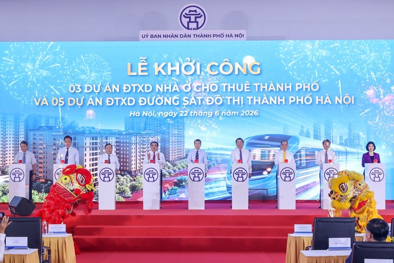 Thủ tướng Chính phủ Lê Minh Hưng và các đại biểu ấn nút khởi công 5 tuyến đường sắt đô thị và 3 dự án nhà ở cho thuê trên địa bàn Hà Nội - Ảnh: VGP/Nhật Bắc