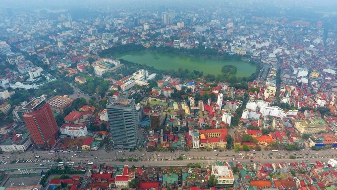 Hồ Gươm (Hà Nội) và các công trình lân cận. Ảnh: Giang Huy