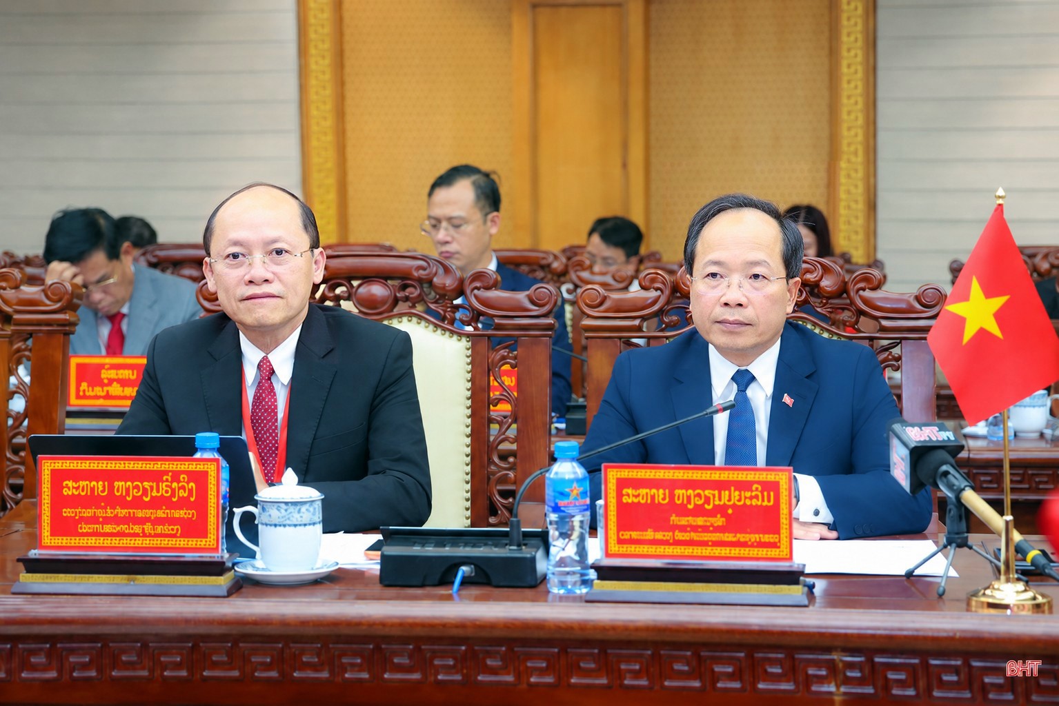 Đồng chí Nguyễn Duy Lâm – Ủy viên BCH Trung ương Đảng, Bí thư Tỉnh ủy, Trưởng đoàn ĐBQH tỉnh và đồng chí Nguyễn Hồng Lĩnh - Phó Bí thư Thường trực Tỉnh ủy, Chủ tịch HĐND tỉnh tham dự hội nghị. anh-1.jpg
