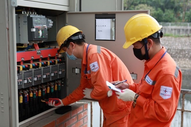 EVN khẩn trương rà soát, tính toán, tiết kiệm tối đa chi phí để có phương án giảm giá bán lẻ điện bình quân nhằm hỗ trợ, bảo đảm an sinh xã hội cho người dân, doanh nghiệp