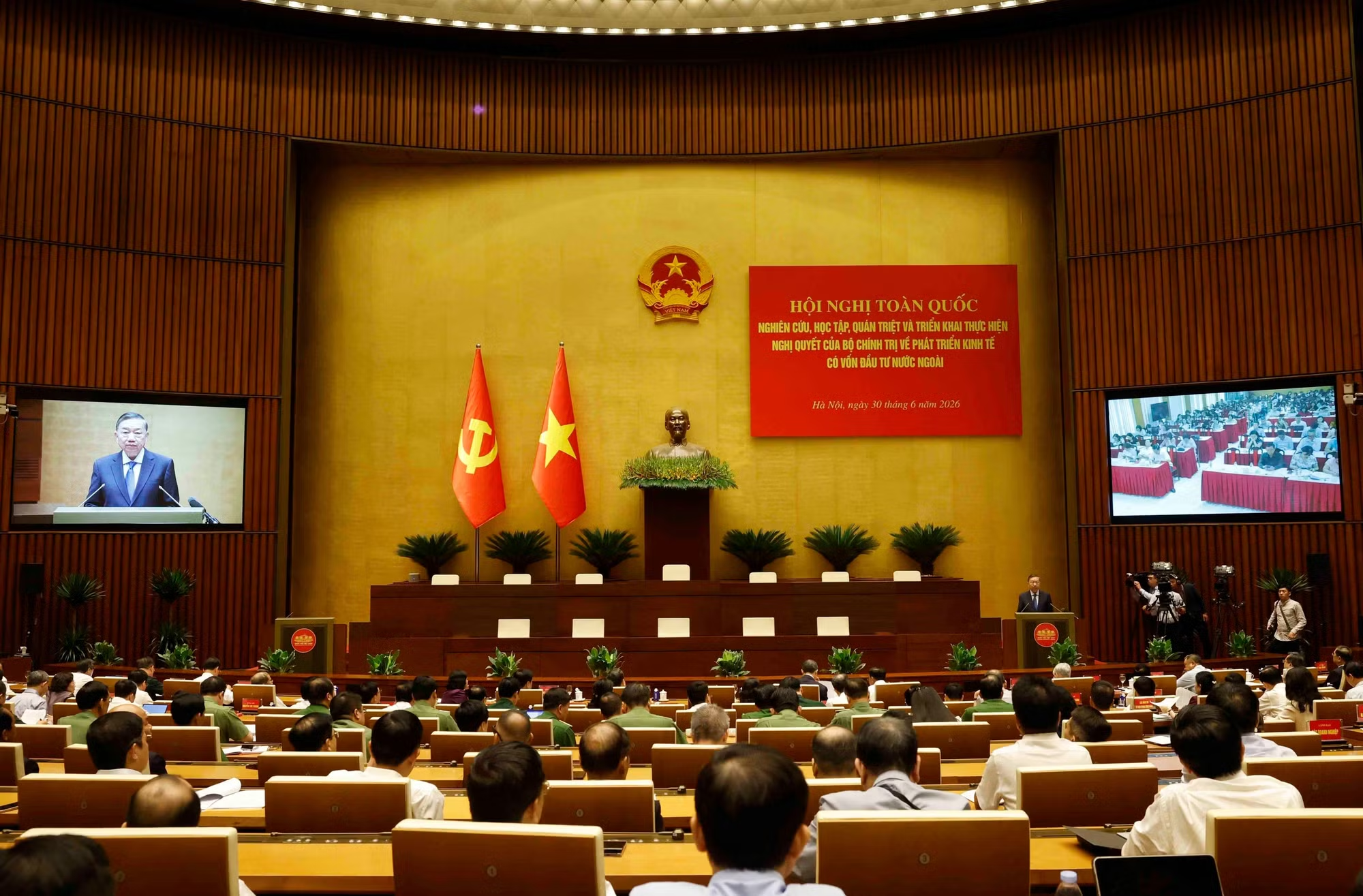 hoc-tap-quan-triet-va-trien-khai-thuc-hien-nghi-quyet-cua-bo-chinh-tri-ve-phat-trien-kinh-te-co-von-dau-tu-nu-8857150jpg.png