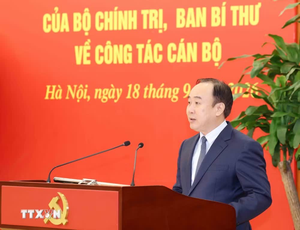 Đồng chí Nguyễn Sỹ Hiệp, Ủy viên Trung ương Đảng, Phó Trưởng Ban Chính sách, Chiến lược Trung ương tham gia Ban Chấp hành, Ban Thường vụ Tỉnh ủy, giữ chức Phó Bí thư Thường trực Thành ủy Hải Phòng nhiệm kỳ 2025-2030 phát biểu nhận nhiệm vụ. (Ảnh: Phương Hoa/TTXVN)