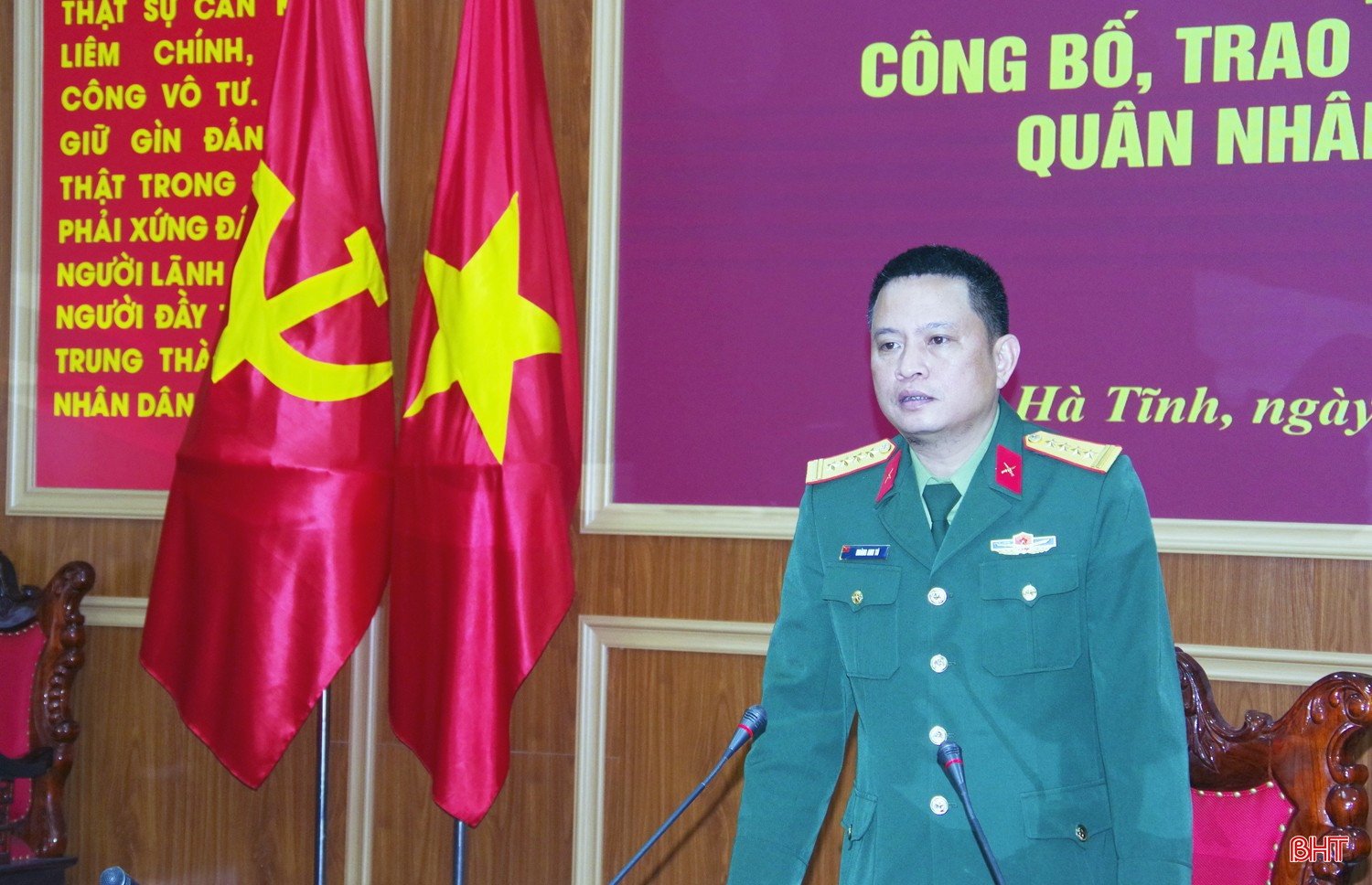 Đại tá Hoàng Anh Tú phát biểu giao nhiệm vụ cho QNCN nhận nhiệm vụ mới.