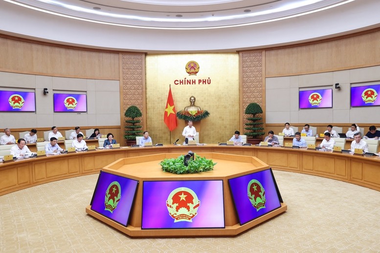Thủ tướng yêu cầu Ngân hàng Nhà nước bám sát diễn biến về xuất nhập khẩu, nhập siêu, nhu cầu ngoại tệ, thanh toán, trả nợ; chủ động điều hành lãi suất, tỷ giá, tín dụng linh hoạt, hài hòa - Ảnh: VGP/Nhật Bắc