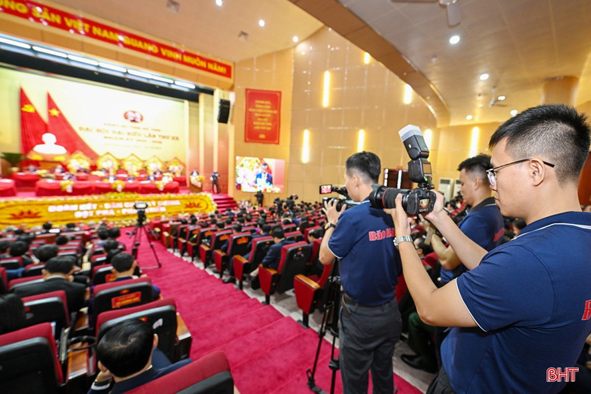 bqbht_br_phong-vien-bao-va-phat-thanh-truyen-hinh-ha-tinh-tac-nghiep-tai-dai-hoi-dai-bieu-dang-bo-tinh-ha-tinh-lan-thu-xx-nhiem-ky-2025-2030.jpg